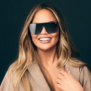 NWT! QUAY X CHRISSY NIGHTFALL SUNGLASSES BLK/SMK